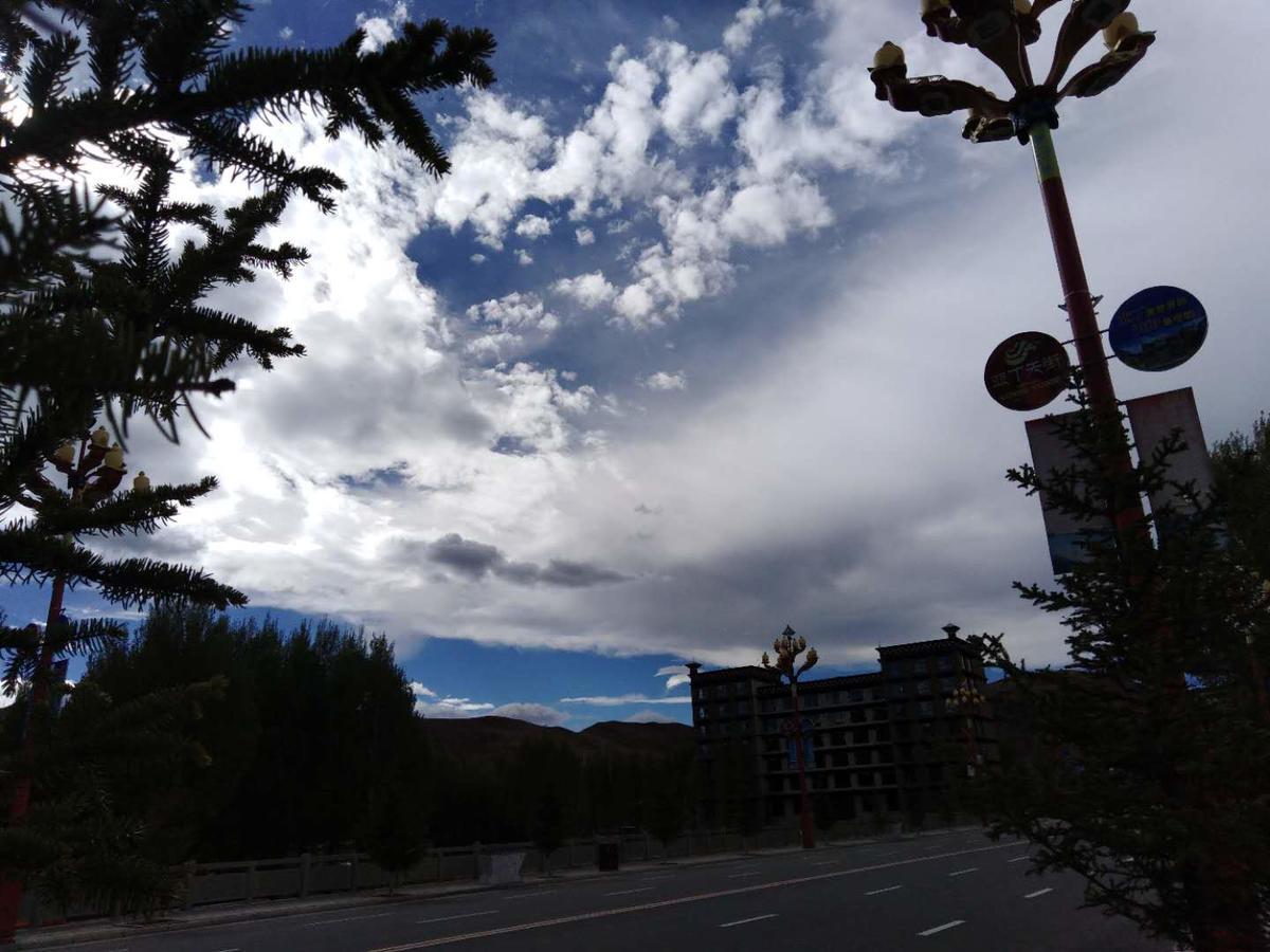 Zishuo Zihua Guest House Daocheng Zewnętrze zdjęcie