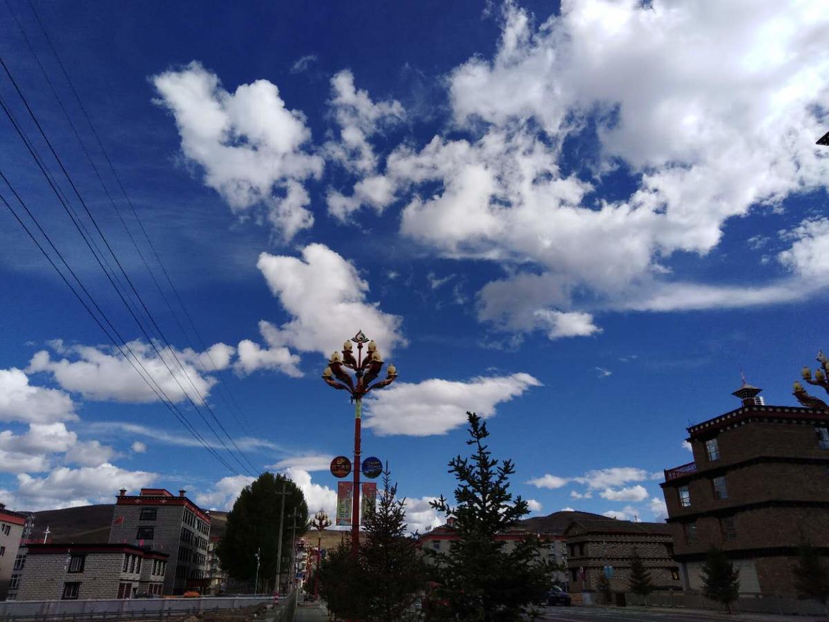 Zishuo Zihua Guest House Daocheng Zewnętrze zdjęcie
